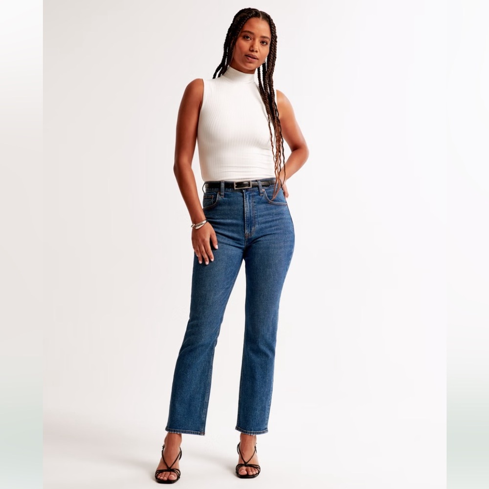 Abercrombie & Fitch | Curve Love Ultra High Rise Ankle Straight Jean